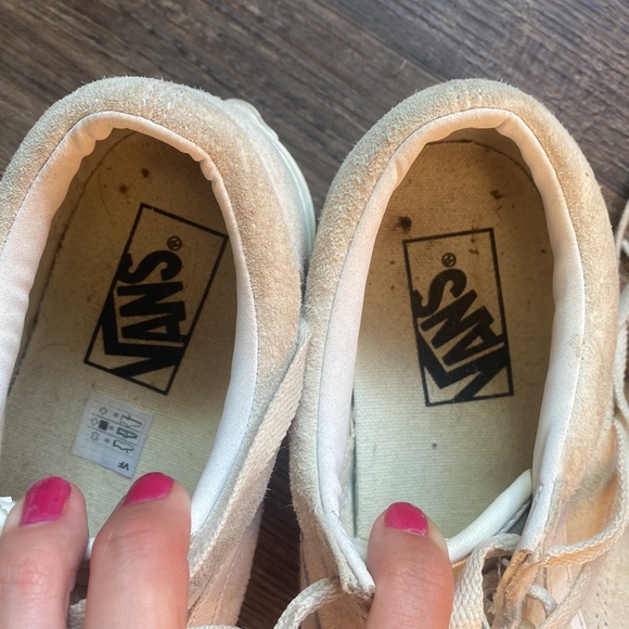 Vans - Picture 6 of 8